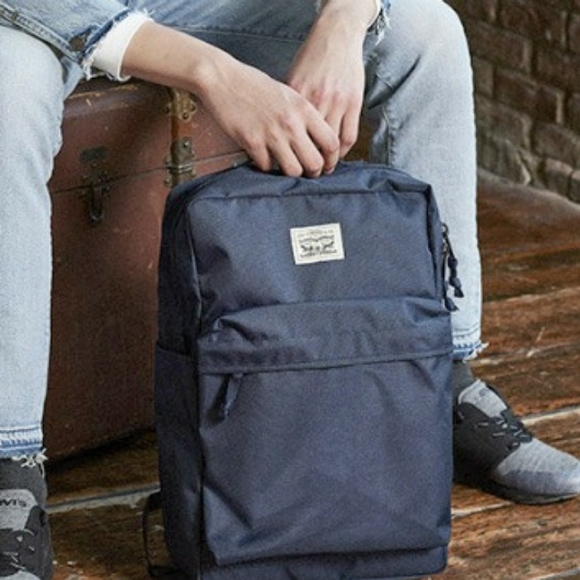 BNWT levi's back pack - Picture 5 of 6